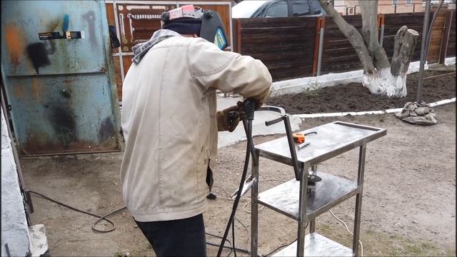 Тележка для сварочного полуавтомата своими руками за 5 минут!!! смотреть онлайн