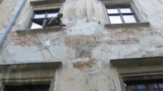 Памятник изобретателям керосиновой лампы