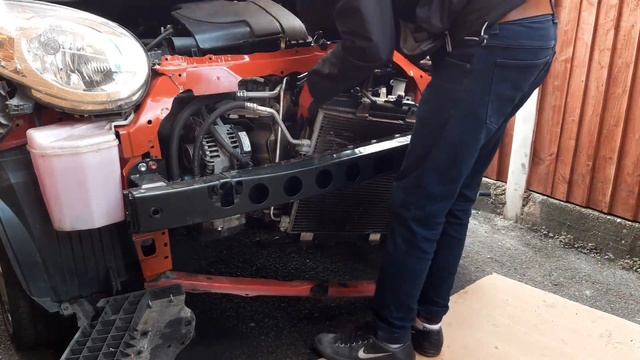 Citroen C1, Toyota Aygo, Peugeot 107 Cooling Aircon Radiator Fan Replacement смотреть онлайн