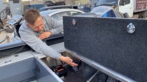 Местные разбирают лодки Спайдер. Лодка нерегистрат для рыбалки с хорошей остойчивостью Спайдер 390