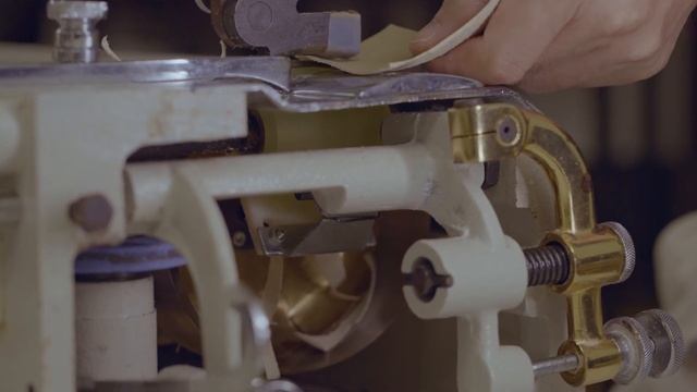 Making Your Own Phone Bag - OVONZO смотреть онлайн