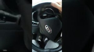 Как снять пластиковую серебристую панель с руля Киа Рио 3, 2015 года и подушку безопасности.