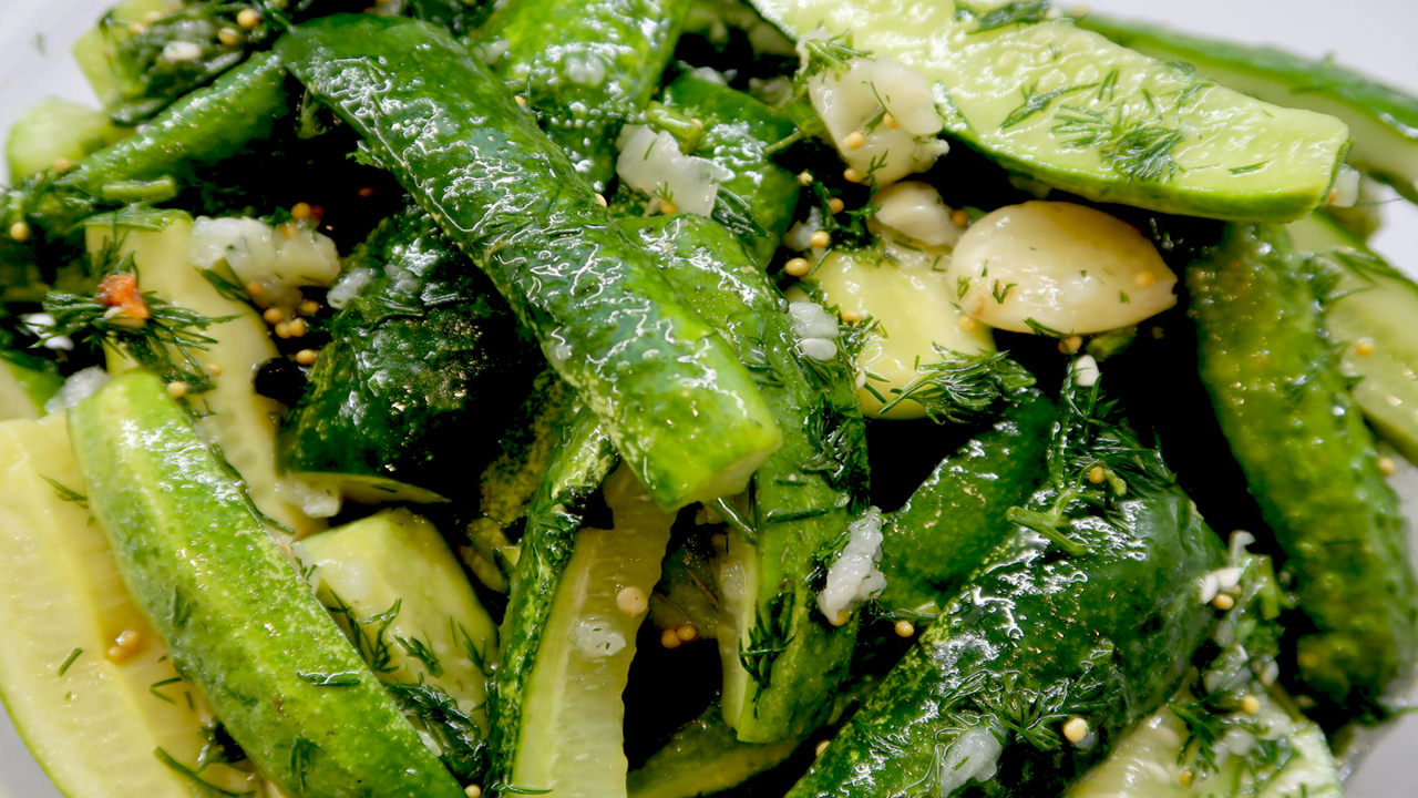 Супер вкусная закуска из огурцов. Малосольные огурцы в пакете смотреть онлайн