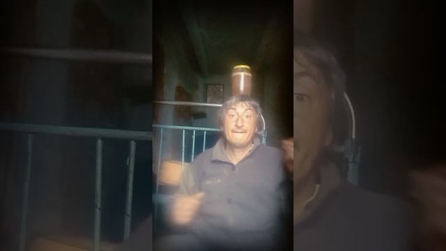 емельян слушает радио зелёный змей. ты меня незабывай. вокалист Влад Нежный смотреть онлайн