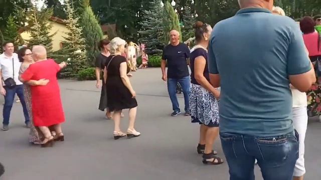 Заманила соблазнила раздразнила!!!??Танцы в парке Горького!!!??Харьков 2021 смотреть онлайн
