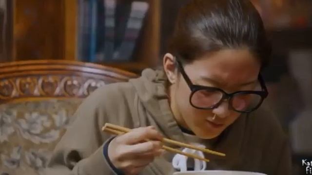 Истинная красота ))Джуген и Сухо едят рамен ? смотреть онлайн