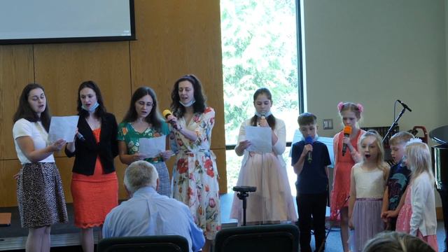 Расстилает ковры разноцветные Пение смотреть онлайн