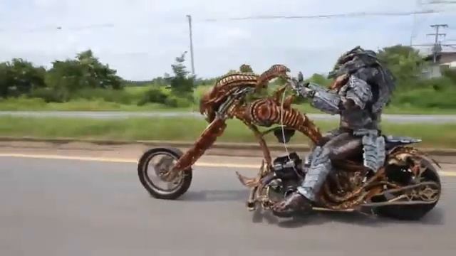 В Таиланде засняли Хищника на мотоцикле
