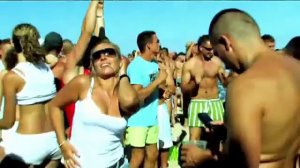 Пляжные танцы под лучшие хиты уходящего лета