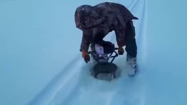 Самодельная прорубалка льда смотреть онлайн