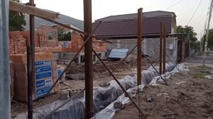 Ленточный фундамент под кирпичный забор!