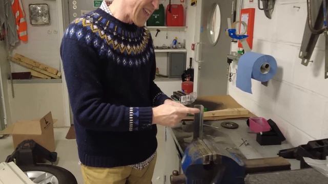 Simple Manual Rivet Nut Insertion Tool Demo смотреть онлайн