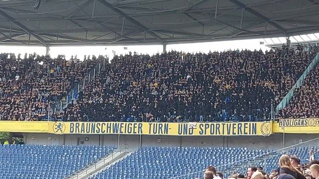 Hannover 96 - Eintracht Braunschweig; 10.09.2022; Pyroshow Gästeblock (ab Minute 2:15) смотреть онлайн