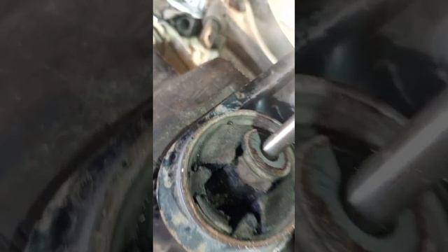 Перевірка стану подушки двигуна Nissan X-Trail T31 смотреть онлайн