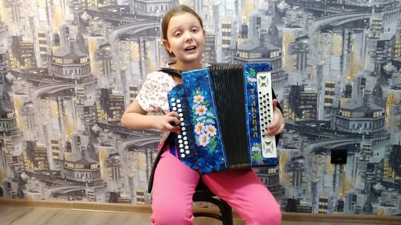 Динара Вдовина 10 лет и ее песни под гармонь