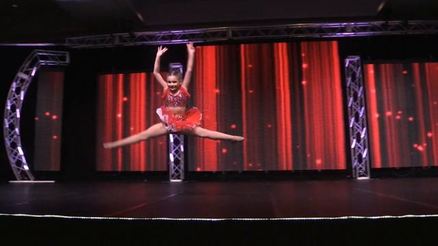 Emma Schwinger Hound Dog смотреть онлайн