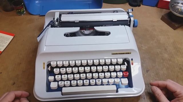 PRETTY IN PLASTIC!! The Underwood 378 typewriter that stole my heart смотреть онлайн