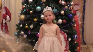 Песня Золушки (Хоть поверьте, хоть проверьте). Девочка 6 лет поет на новогоднем утреннике.
