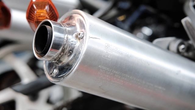 Suzuki R600 K3 Stock Exhaust Idling Sounds смотреть онлайн