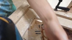 Как крепить забежную ступень к столбу? Очень просто! Шип на забежной ступени.