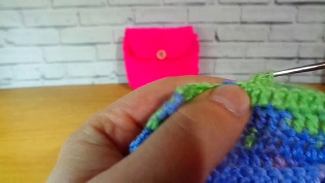 Как связать КРАСИВЫЙ РЮКЗАК крючком для куклы //Одежда для игрушек своими руками смотреть онлайн