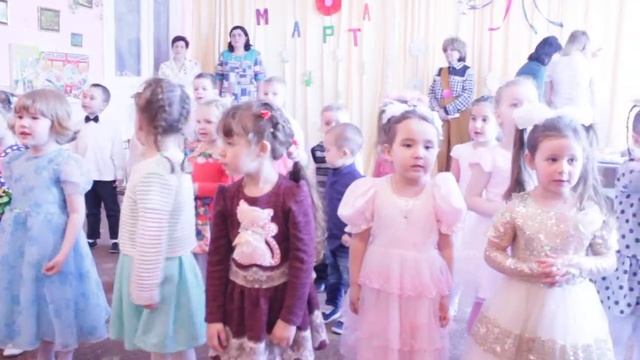 Поздравления для бабушек и танец с ложками смотреть онлайн