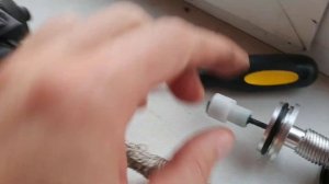 Замена тросика электронного стояночного тормоза. Laguna III