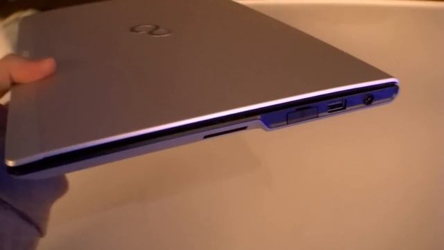 Fujitsu Lifebook UH572 Ultrabook at Cebit 2012 смотреть онлайн