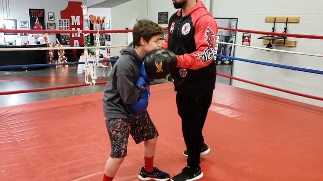 Boxing | How to Bend at the waist | Philly Shell Technique | Boxing secrets смотреть онлайн