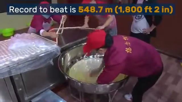 Самый длинный лагман за несён в рекорда Гиннеса. Длина лагмана 3084 метров процесс длилось 17 часов