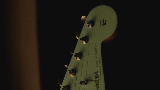 1960s Stratocaster in Surf Green - Limited Edition смотреть онлайн
