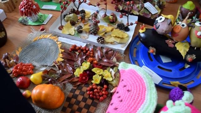 Выставка поделок осени. Поделки в школу и детский сад из овощей и фруктов. смотреть онлайн