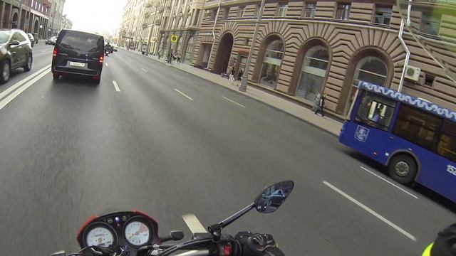 KTM 640 duke 2 по Москве третий раз за рулем. смотреть онлайн