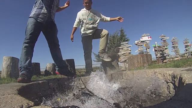 SloMo Giant Water Balloon Sacrifice (Part 2) смотреть онлайн