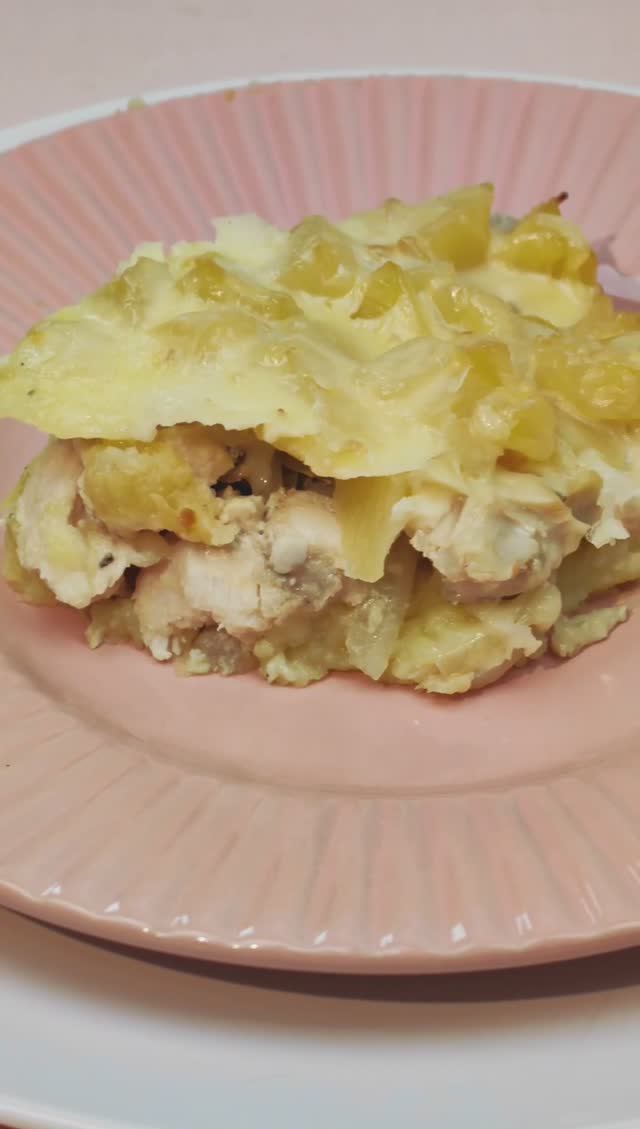 Запеканка с курицей, ананасами и картофелем. Нежнейшее мясо! Сытное праздничное блюдо! Все просят смотреть онлайн