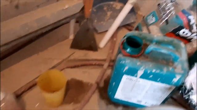 Толстый наливной пол Старатели. Заливка трубы теплого водяного пола в штробе. смотреть онлайн