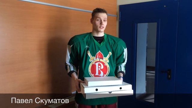 "Русские Витязи. Здесь и сейчас" что пьют хоккеисты по случаю дню рождения? смотреть онлайн