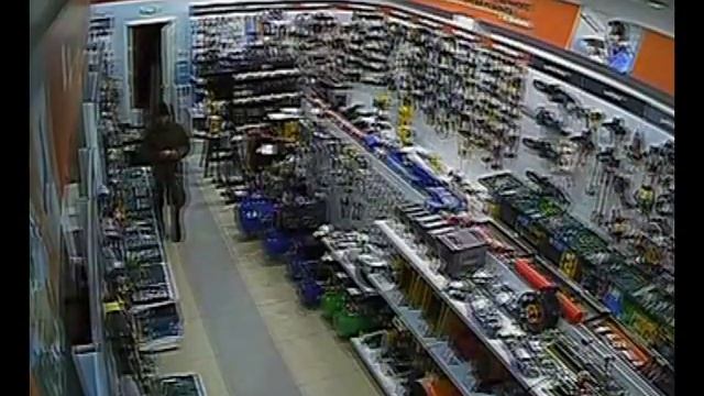 Кировчанин стащил шуроповерт из магазина на Ленина смотреть онлайн