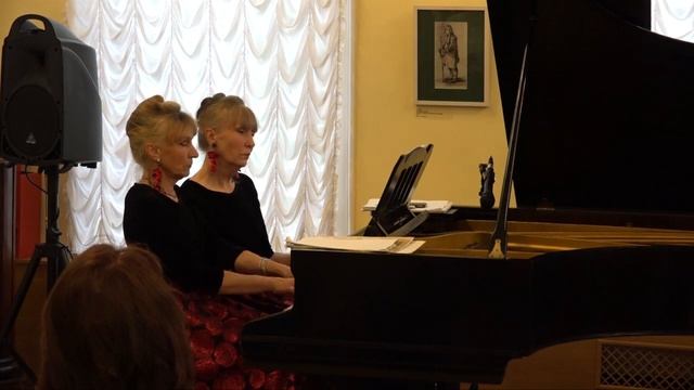 Фортепианный дуэт Елена и Надежда КАРЕТНИКОВЫ - П.Чайковский, 4 симф., 4 часть (Allegro con fuoco) смотреть онлайн