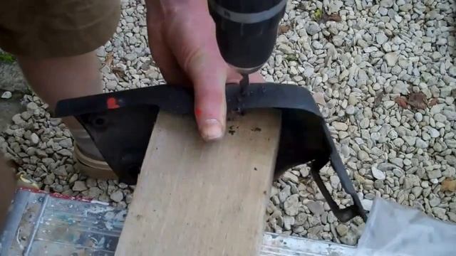 How to fit Front Mudflaps on Freelander 2/LR2 Part 1 смотреть онлайн