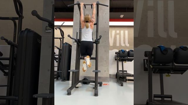 Подтягивания прямым средним с резиной смотреть онлайн