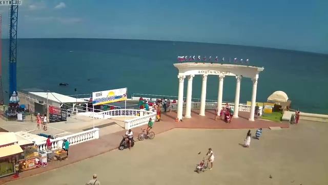 Вебкамера "Ротонда". Запись 15.07.2015 15:00:01 смотреть онлайн