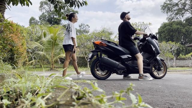 НЕУКЛЮЖИЙ ДИВАН ИЛИ КОРОЛЬ ДОРОГ? Обзор Yamaha Xmax 2022, 2023, сравнение поколений смотреть онлайн