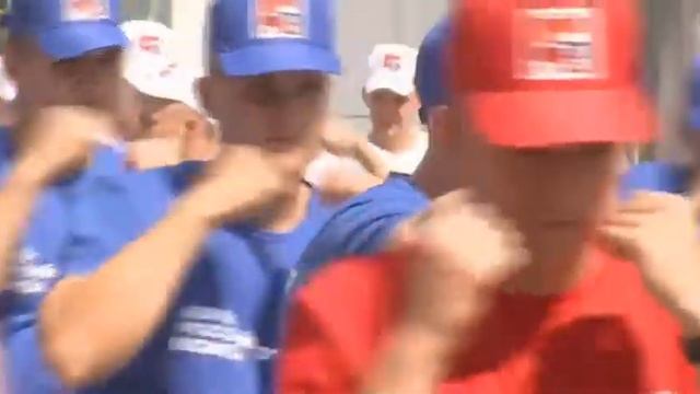 Более 400 человек провели боксерскую тренировку в центре Тюмени смотреть онлайн