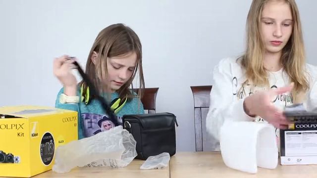 Подарки в честь Дашиного Дня рождения. Настя и Даша открывают подарки смотреть онлайн