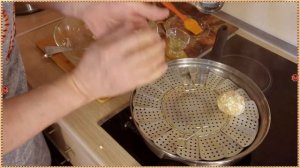 Кнели на пару. Тефтели из куриного фарша с творогом (без муки и батона).