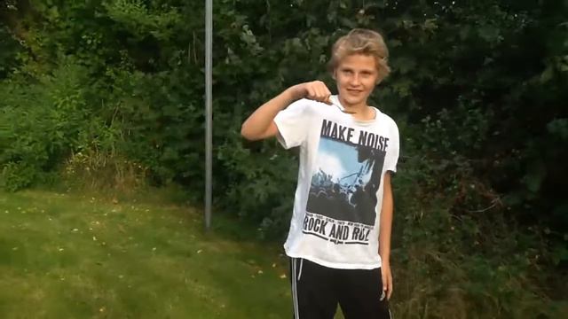 Kelsing æder kanel! Cinnamon Challenge смотреть онлайн