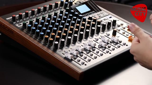 Mixážní pult Tascam Model 12 смотреть онлайн