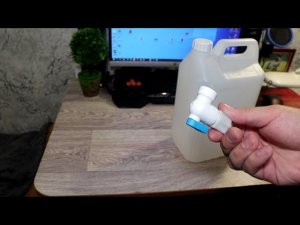 Как установить кран в канистру, умывальник из канистры.