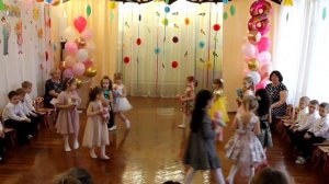 Танец с куклами на 8Марта "Доченька моя пока мала" средняя группа 2024